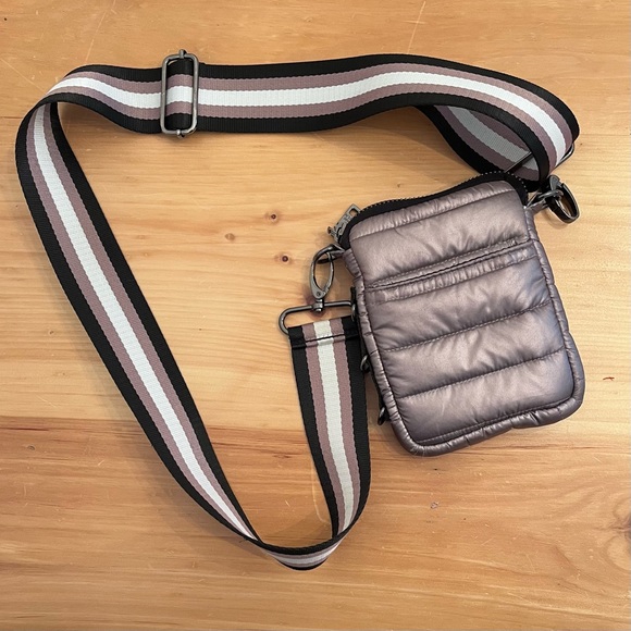 Think Royln The Cell Crossbody Bag Quilted in Pearl Latte ~ Retail $98 - Picture 4 of 14